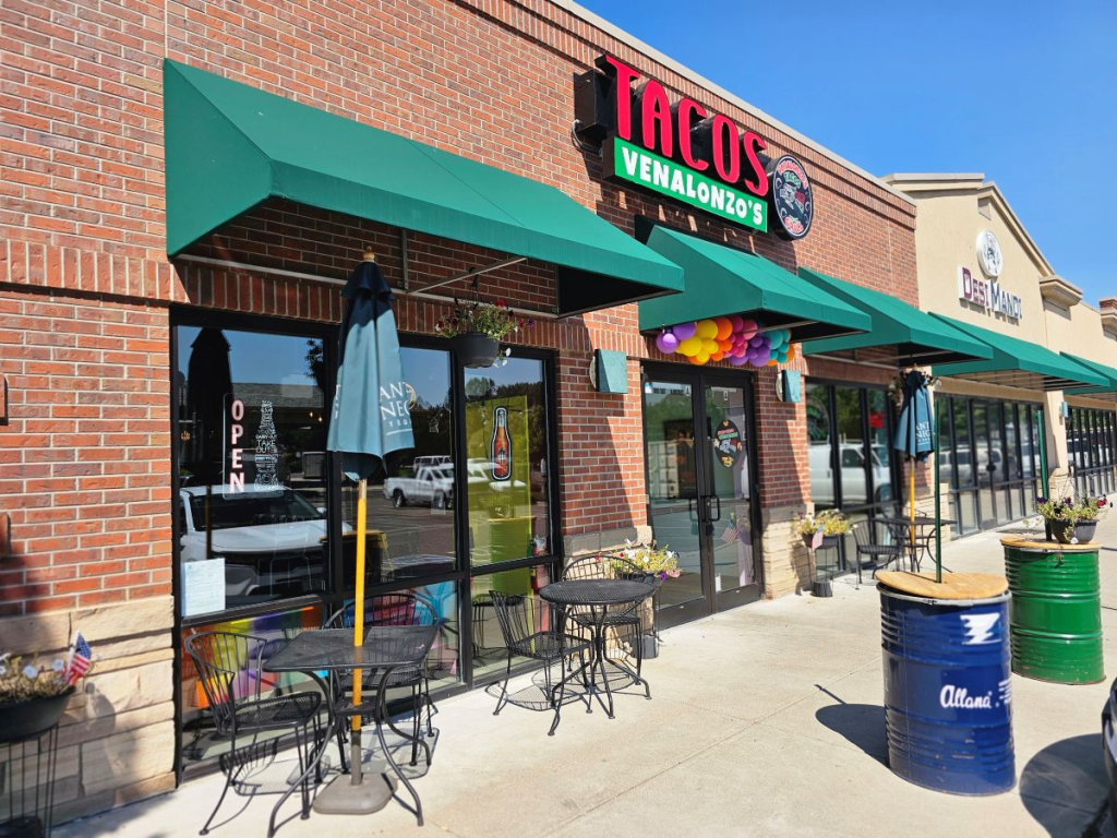 exterior of venalonzos tacos