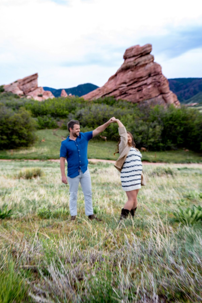 couple taking maternity photos